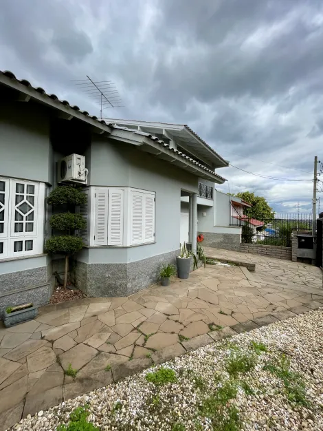 imagem 2 - Casa mobiliada em bairro nobre com piscina e área de convivência completa imagem 2 - Casa mobiliada em bairro nobre com piscina e área de convivência completa